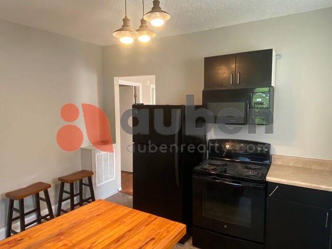 Building Photo - Cozy 2 Bed 1 Bath Home in Northshore! Enjo...