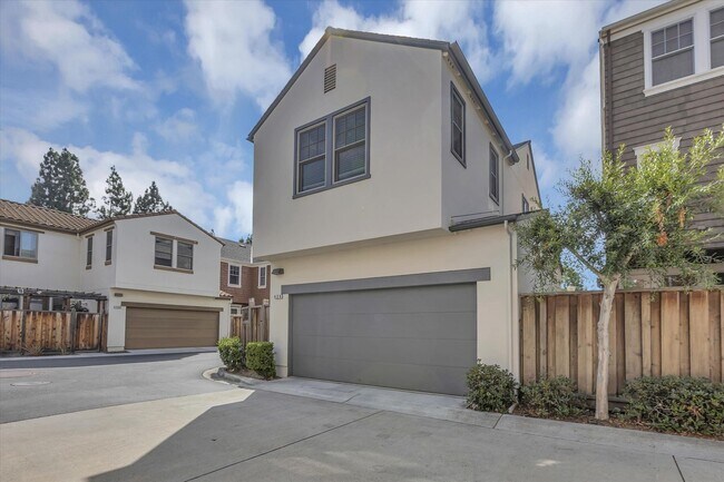 Building Photo - 928 Valencia Ave