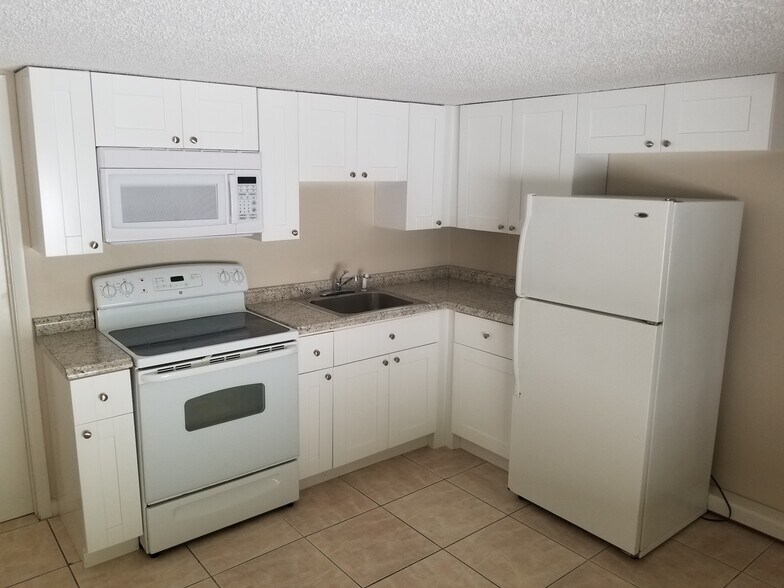 kitchen - 911 W Portage St