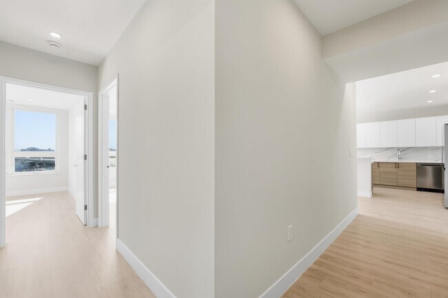 Building Photo - 40 Center St