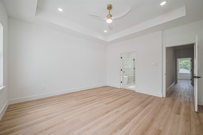 Building Photo - 6021 Maybell St