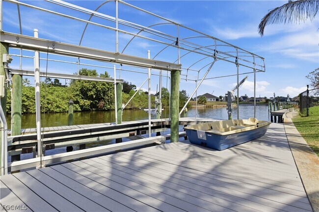 Building Photo - 1105 SE 13th St