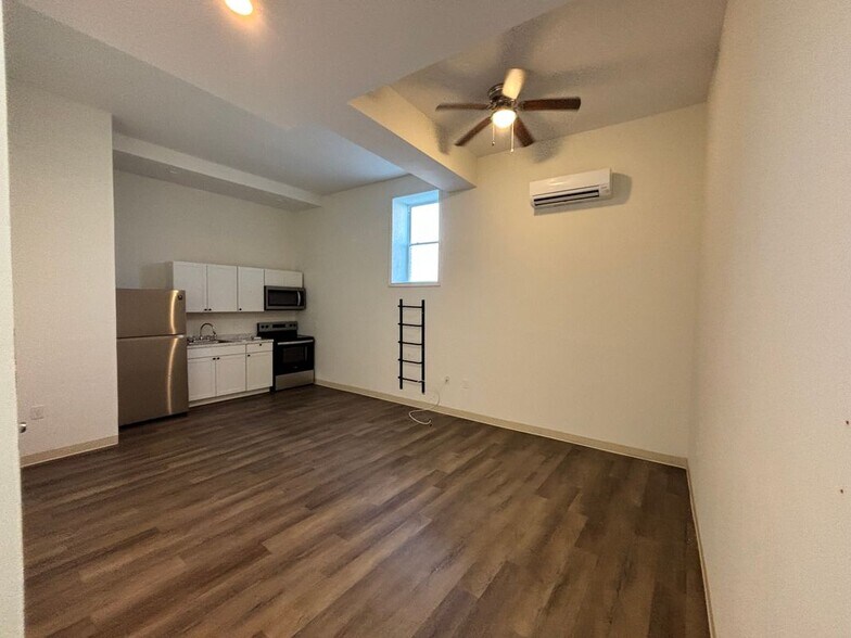 Building Photo - 641 Washington St