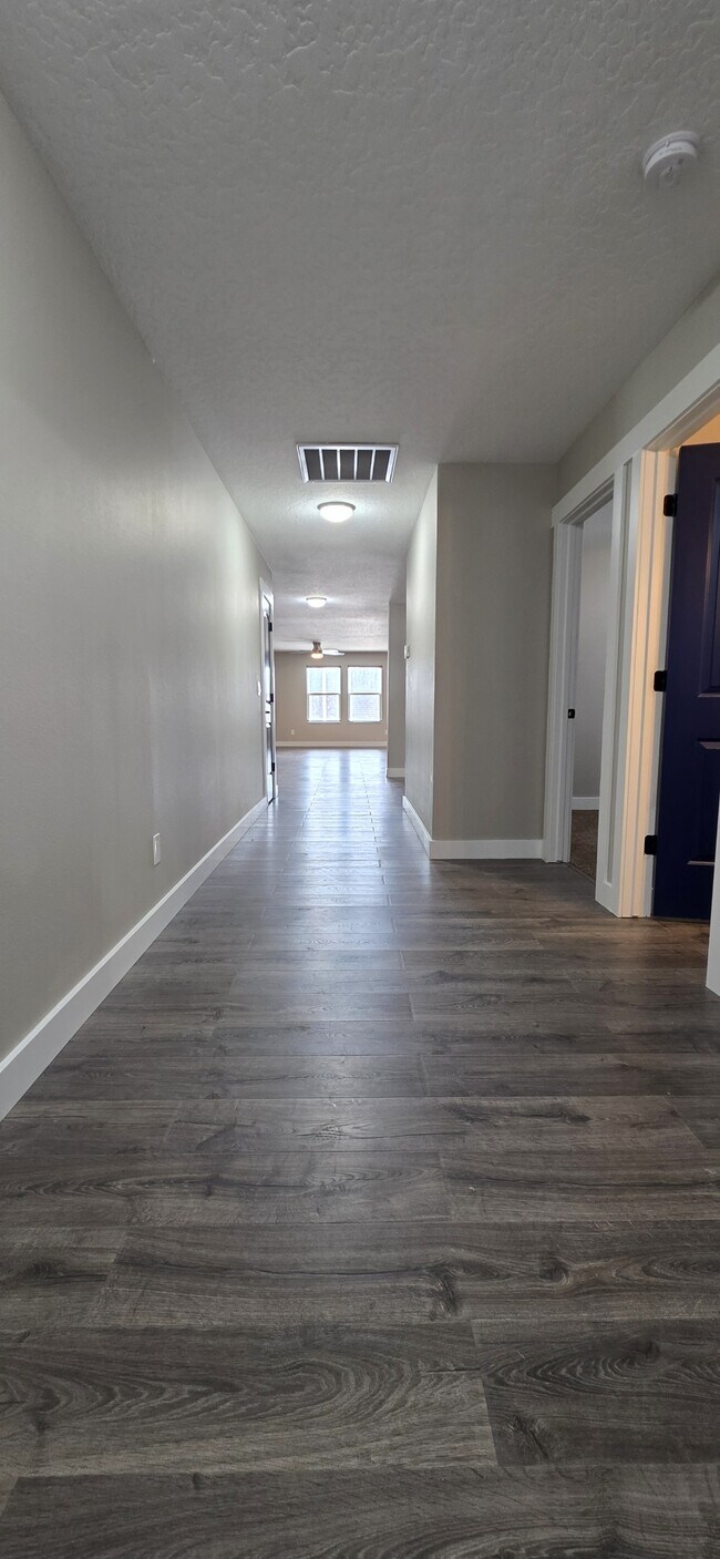 Building Photo - 157 E Murtaugh Lake Dr