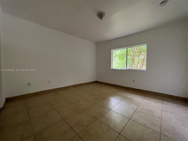 Building Photo - 3334 NE 3rd Dr