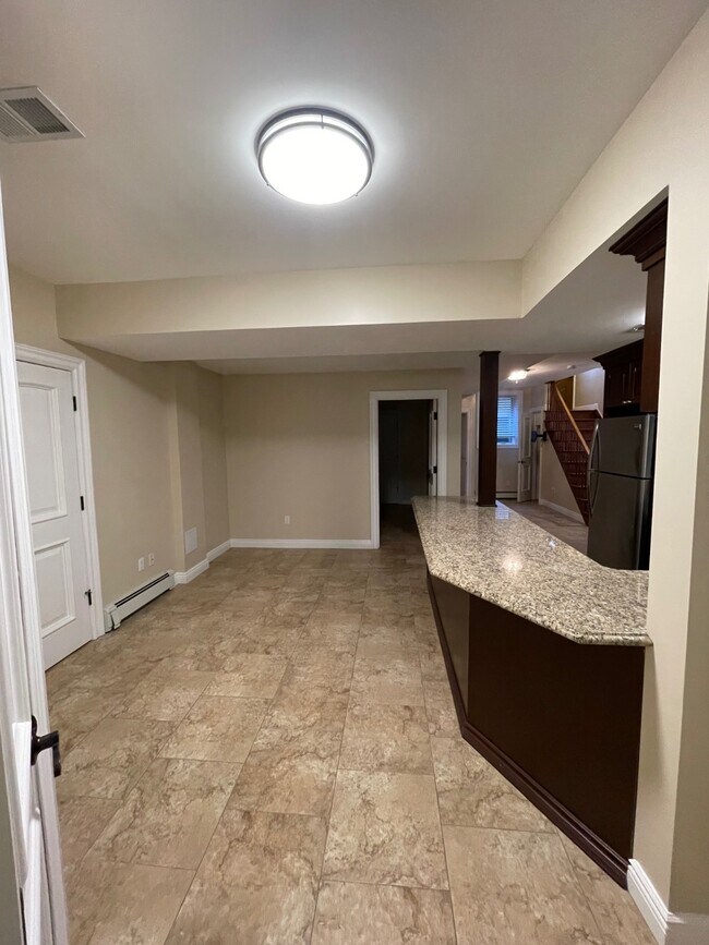 Building Photo - 282 Vernon Ave