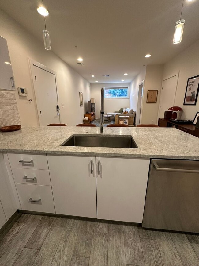 Building Photo - 1 Bedroom, 2 Bath Condo