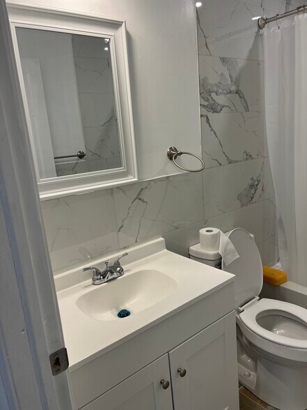 Bath - 300 Huntingdon Pike