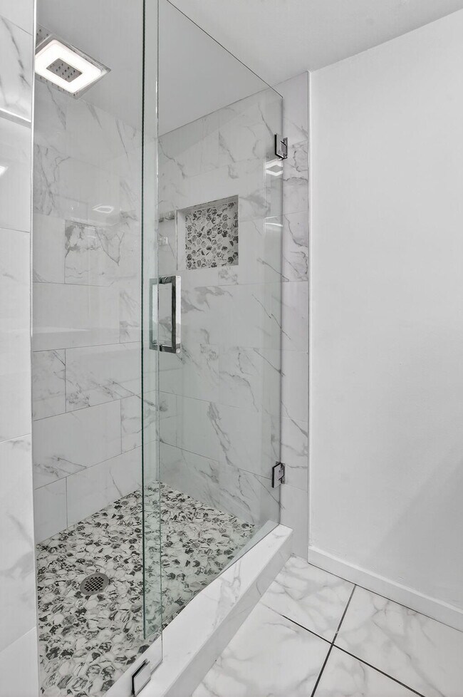 Building Photo - 20 Royal Palm Way