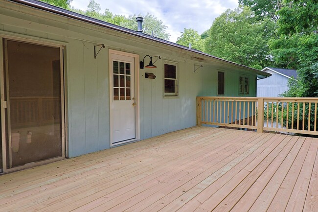 Building Photo - nice renovated 4 Bed 3 Bath