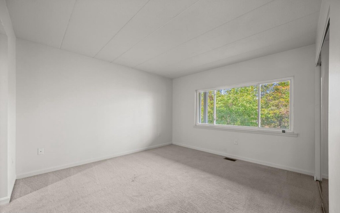 Building Photo - 18120 Windsor Hill Dr