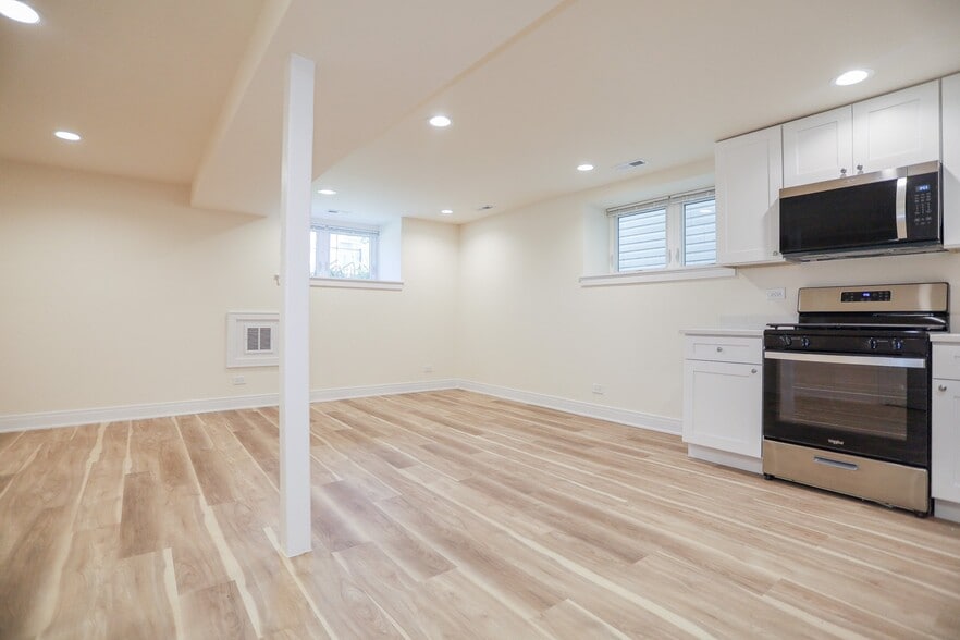 Building Photo - 2342 N Lawndale Ave