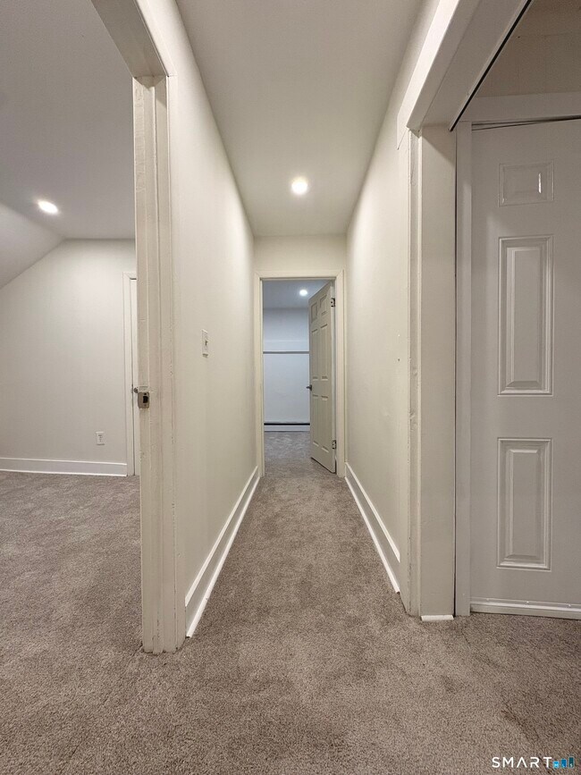 Building Photo - 1787 Stratfield Rd