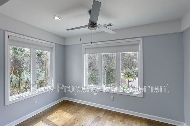 Building Photo - 2882 Mackenzie Ct