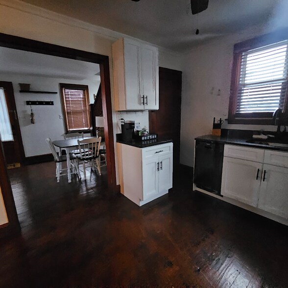 Building Photo - 8 Broad St