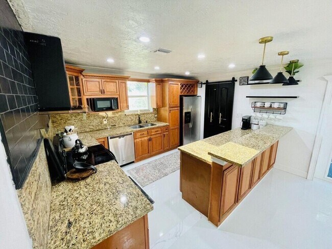 Building Photo - 5537 SW 6th St