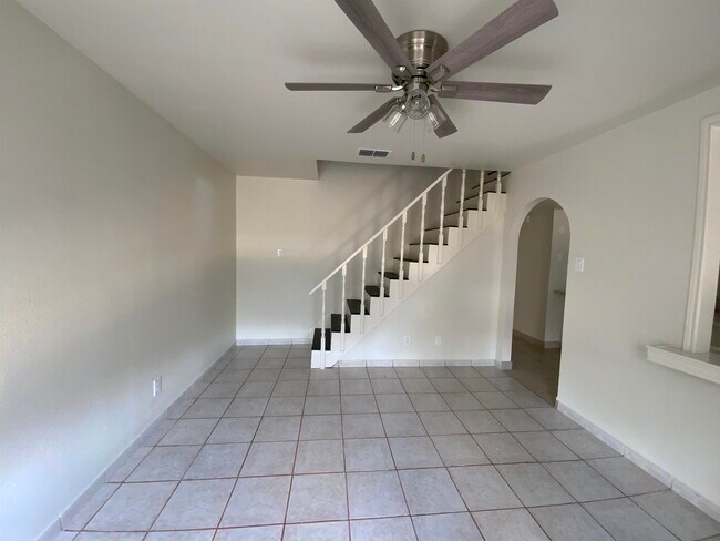 Building Photo - 119 Tours Ln