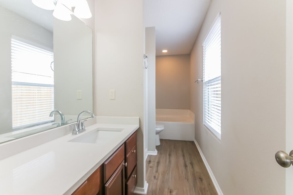 Building Photo - 10769 Braemoor Dr