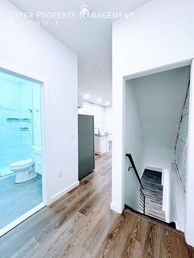 Building Photo - 615 S 55th St