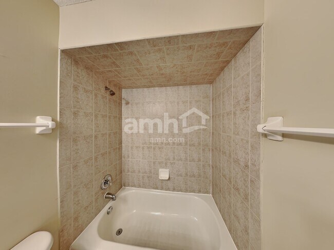 Building Photo - 3251 Sexton Dr