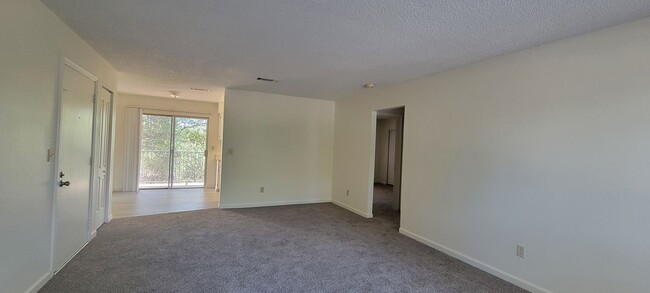 Building Photo - 1631 Bramble Pl