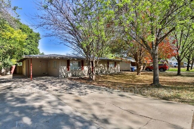 Building Photo - 144 E Vista Del Cerro Dr