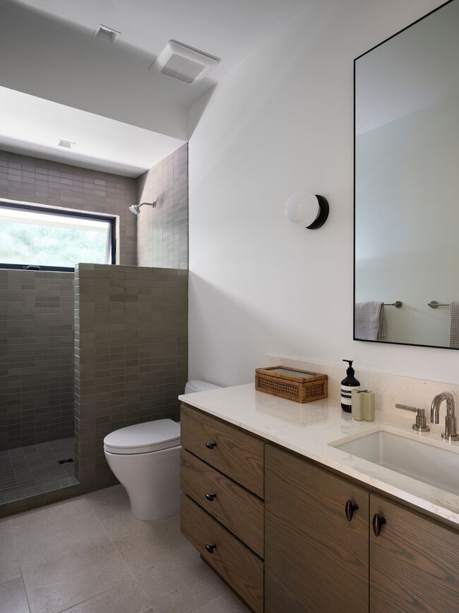 Building Photo - Exclusive Diamond Head Luxury Estate – A P...