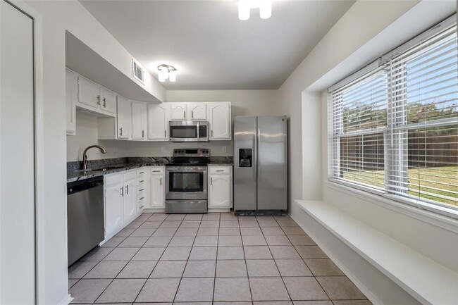 Building Photo - 2601 Knoll Trail