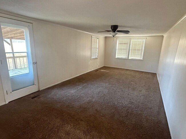 Building Photo - 585 Pleasant Hill Rd