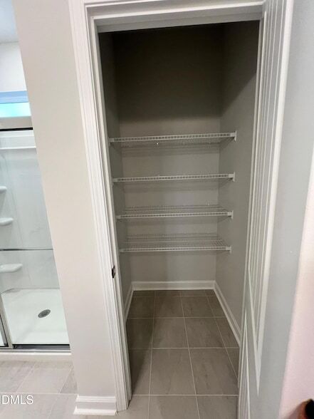 Building Photo - 404 White Oak Gdn Wy