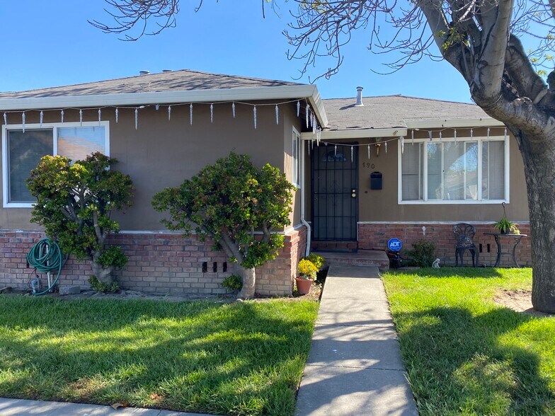 View from street - 790 14th N St