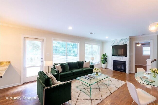 Building Photo - 3014 Skyland Dr NE