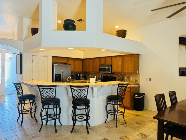 Building Photo - SHORT TERM RENTAL 3BD/2BA IN PRIVATE GATED...