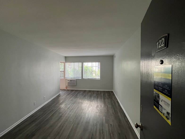 Interior Photo - 1253 Havenhurst Drive