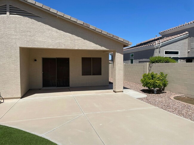 Building Photo - 2117 E Riviera Dr