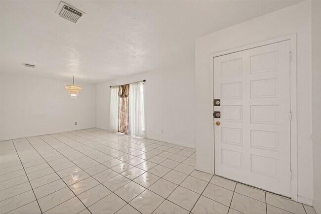 Building Photo - 9422 Kristin Dr