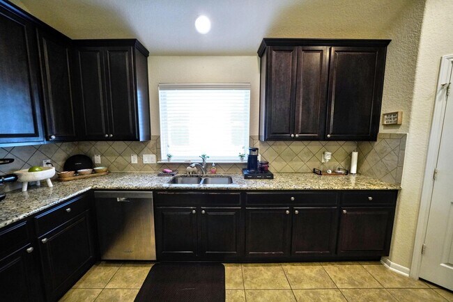 Building Photo - Stunning 3-Bedroom Home with Office in Charleston Parke, Cibolo - Realtor Commission offered: $500