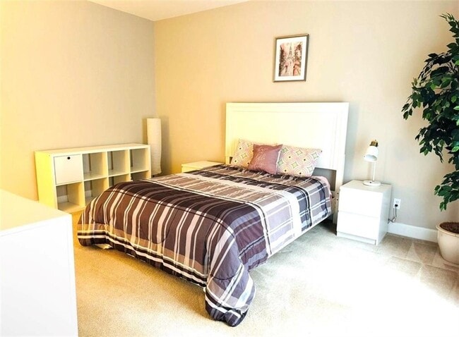 Building Photo - 2921 Lenox Rd NE