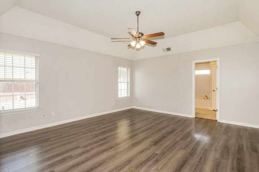 Building Photo - 2068 Heather Ridge