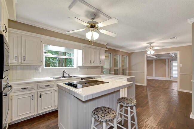 Building Photo - 75 Wood Hollow Dr