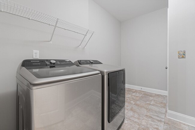 Building Photo - 4 Bed 2.5 Bath Home for Rent in Chesapeake