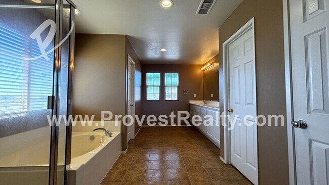 Building Photo - 12901 La Costa Ct