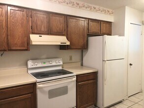 Building Photo - 2-Bedroom Hilton Head Rental Near Beach, Available July 27 at Springwood