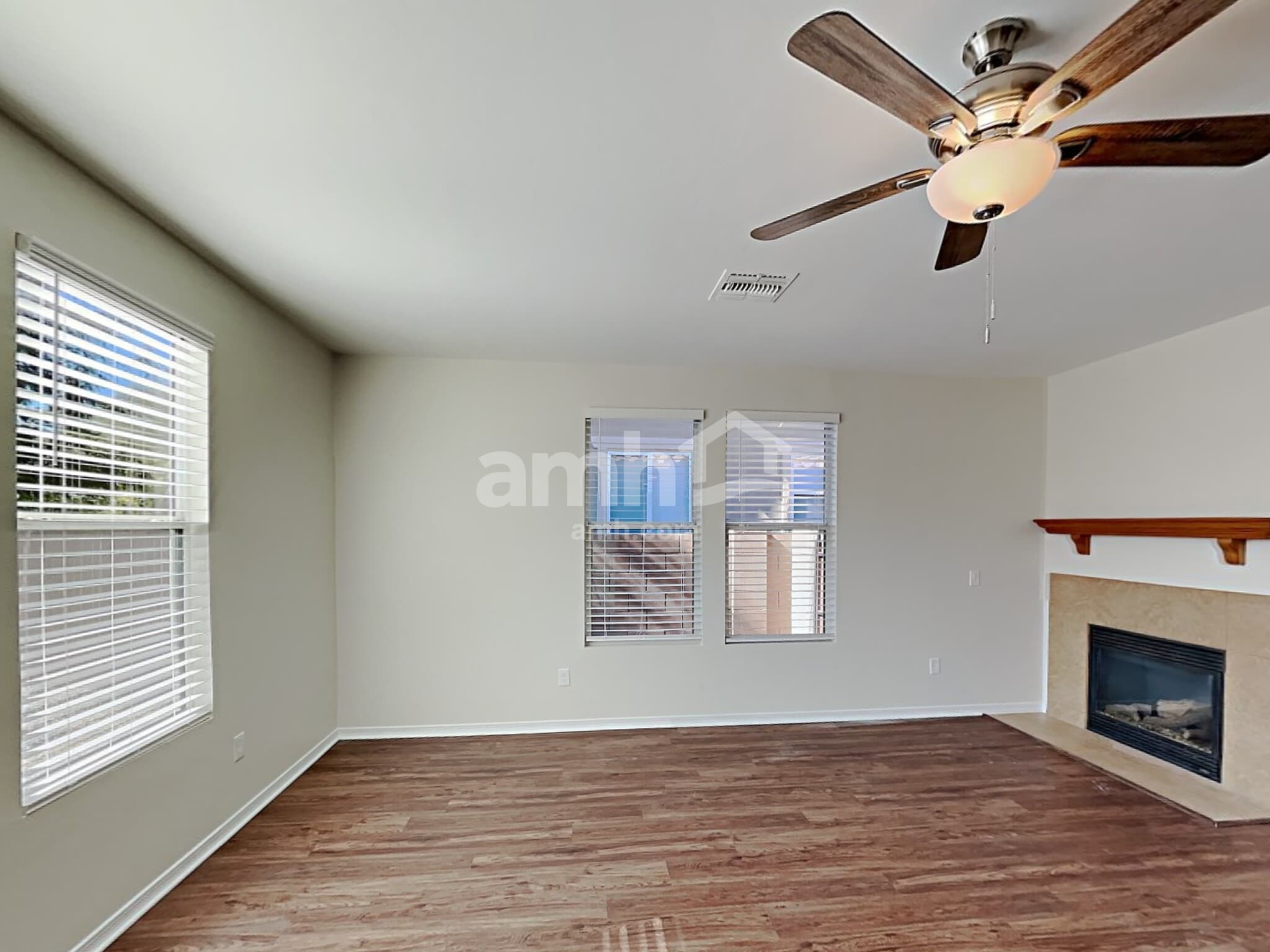 Building Photo - 221 W Vuelta Friso