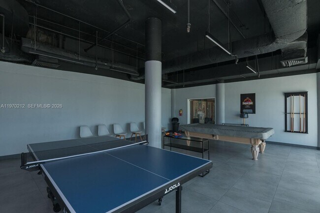 Building Photo - 900 Bay Dr