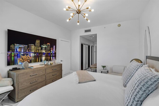 Building Photo - 900 Biscayne Blvd