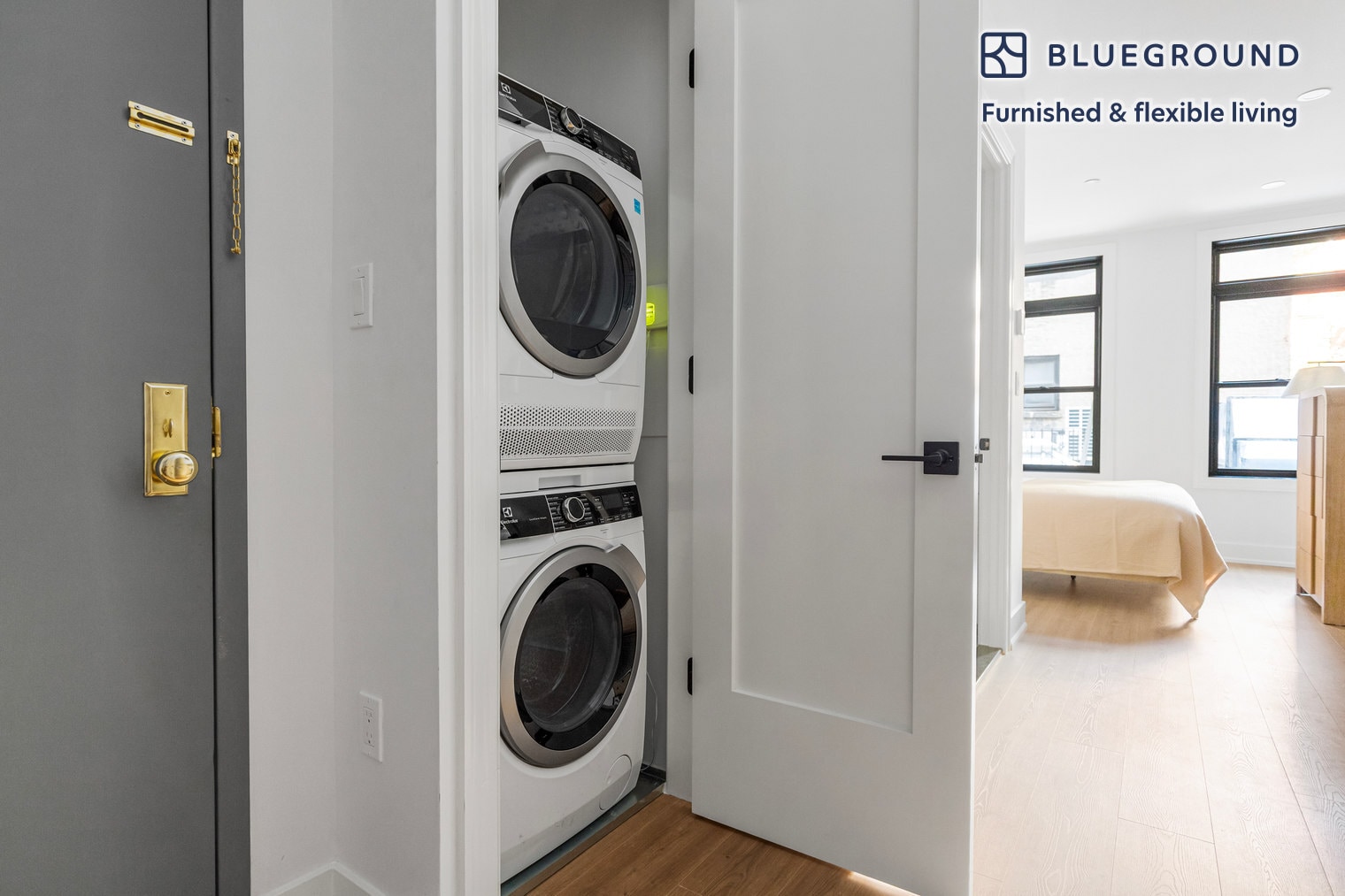 Building Photo - 307 W 39th St