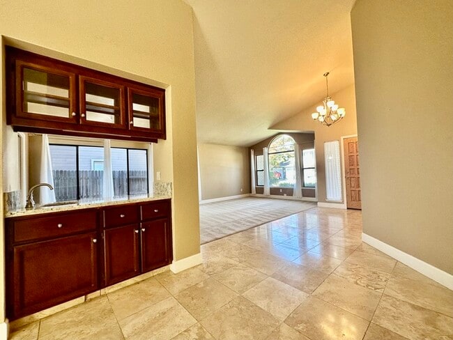 Building Photo - Beautiful 4 Bedroom Single Story For Rent in Gold River!