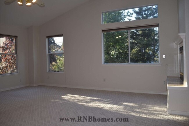 Building Photo - 303 Ironwood Cir