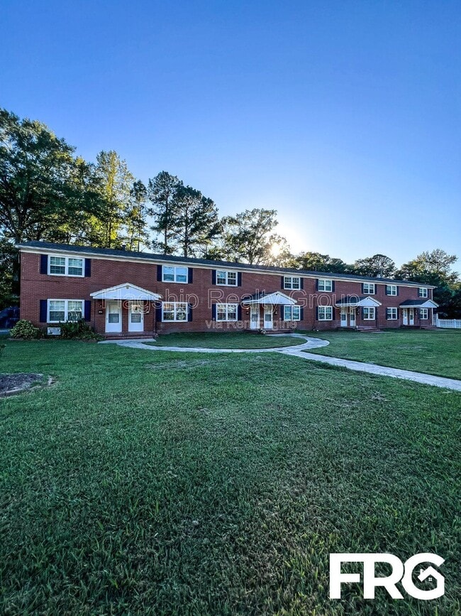 Building Photo - 111 W 15th St